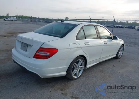 2012 Mercedes-Benz C 250 Luxury/Sport из США, поврежденный, VIN WDDGF4HB8CA642559
